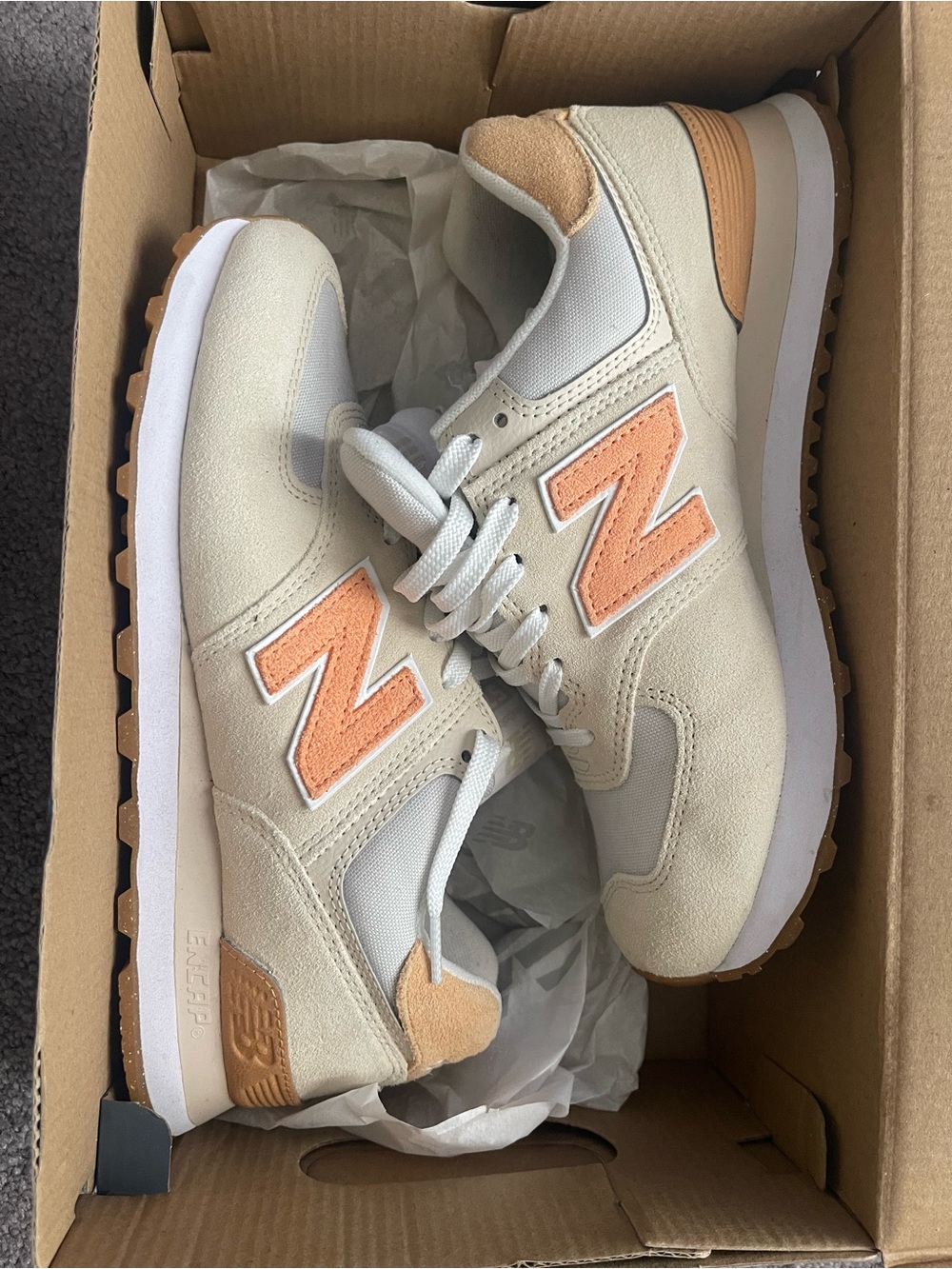 New Balance women’s Cream & Peach Retro Runner